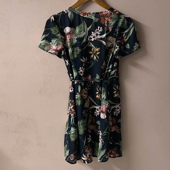 Forever 21 Navy Tropical Floral Wrap Mini Dress Size M NWT - Picture 2 of 11